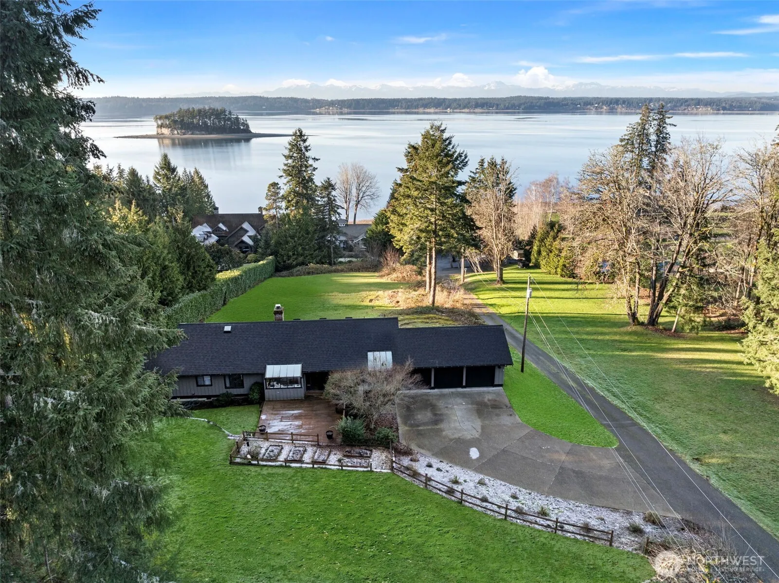 Property photo for 10222 Kopachuck Drive Nw, Gig Harbor photo 2