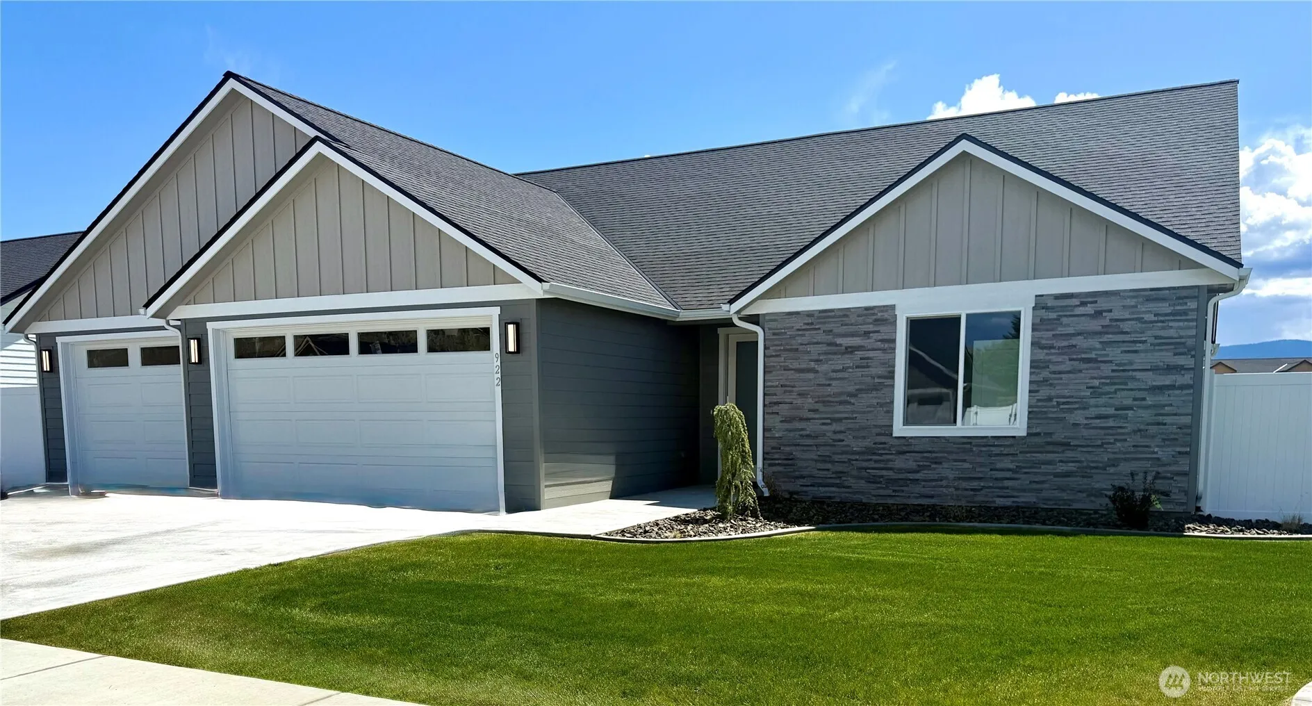 Property photo for 922 Ne Tyler Place, East Wenatchee