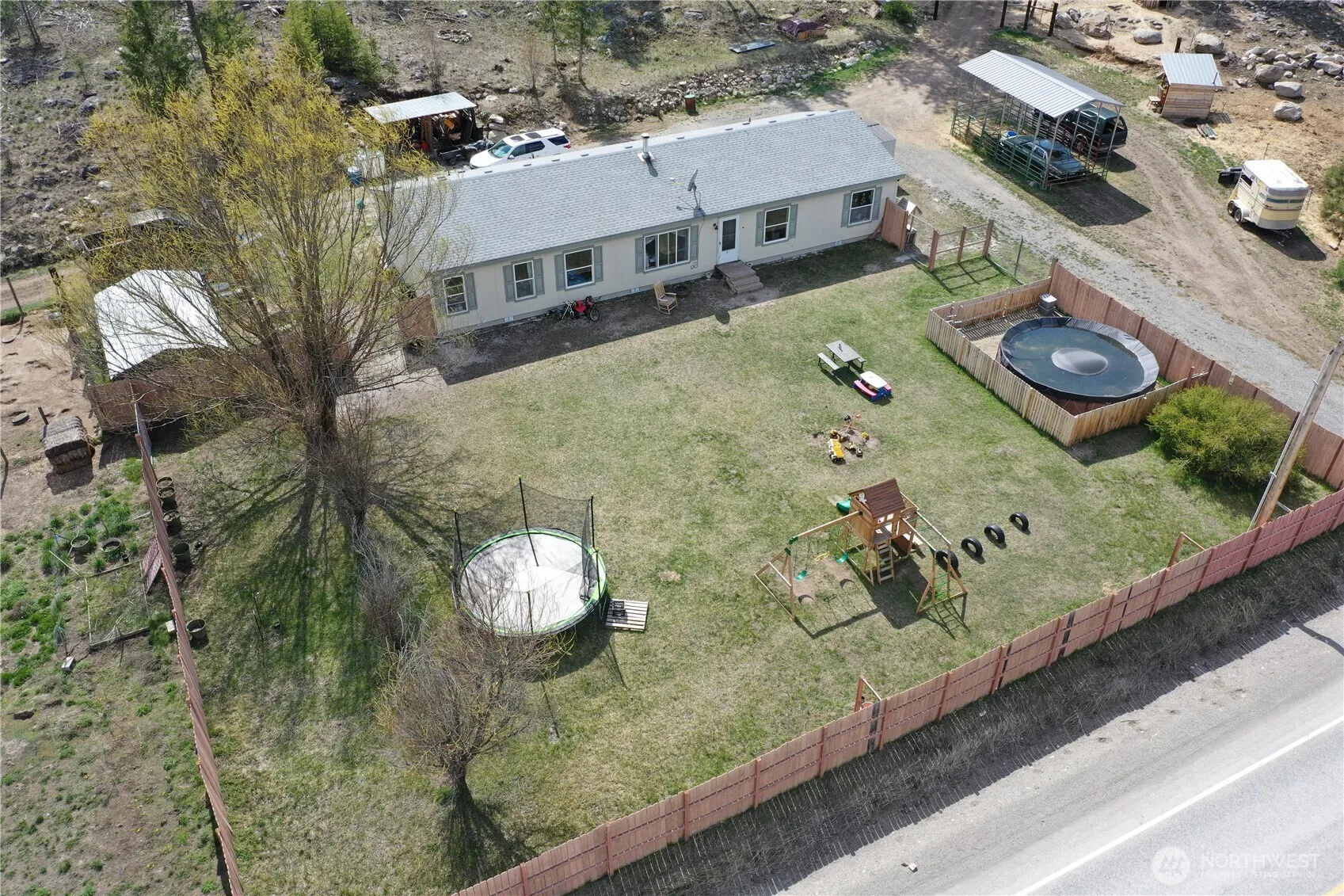 Property photo for 722 Aeneas Valley Road, Tonasket photo 3
