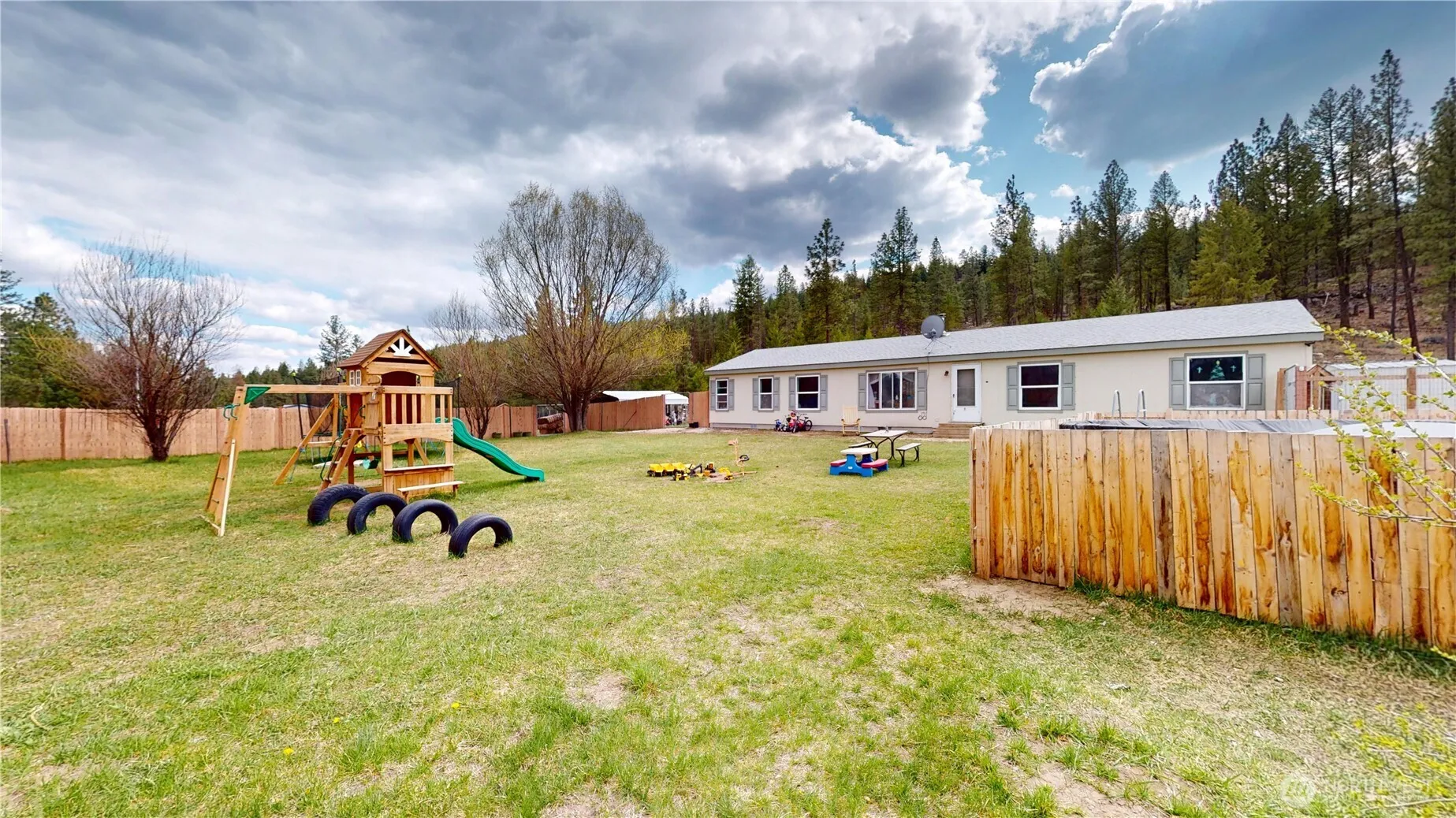 Property photo for 722 Aeneas Valley Road, Tonasket photo 2
