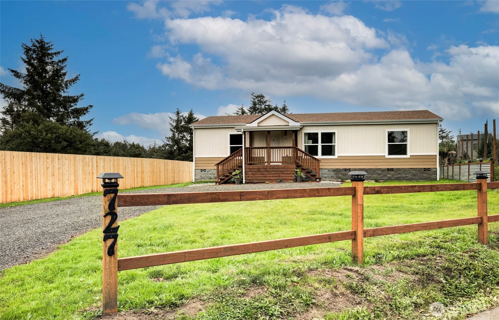 Property photo for 727 Ne Edgewood Avenue, Ocean Shores