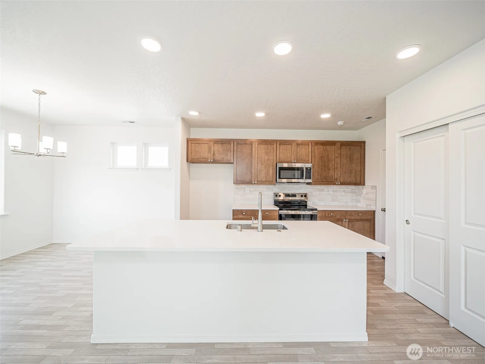 Property photo for 1902 Hickory Road, Moses Lake photo 2