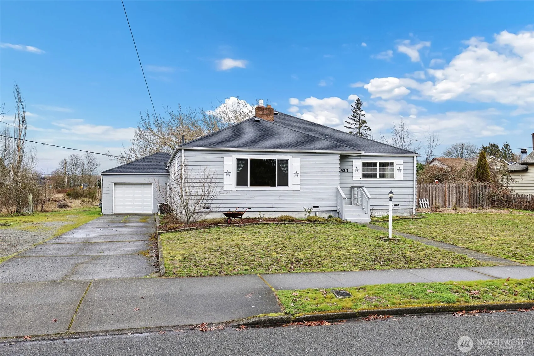 Property photo for 1523 4th Avenue Nw, Puyallup