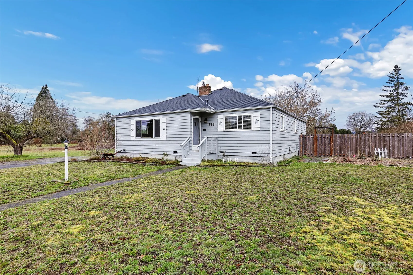Property photo for 1523 4th Avenue Nw, Puyallup photo 3