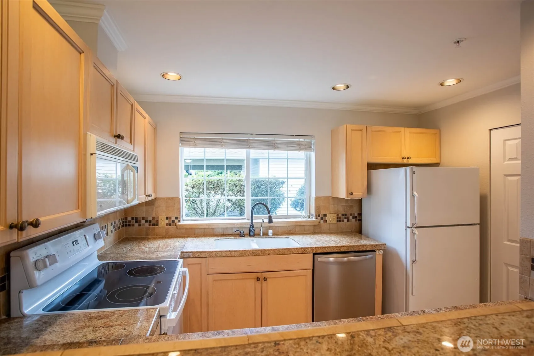 Property photo for 25235 Se Klahanie Boulevard Se #p101, Issaquah photo 5