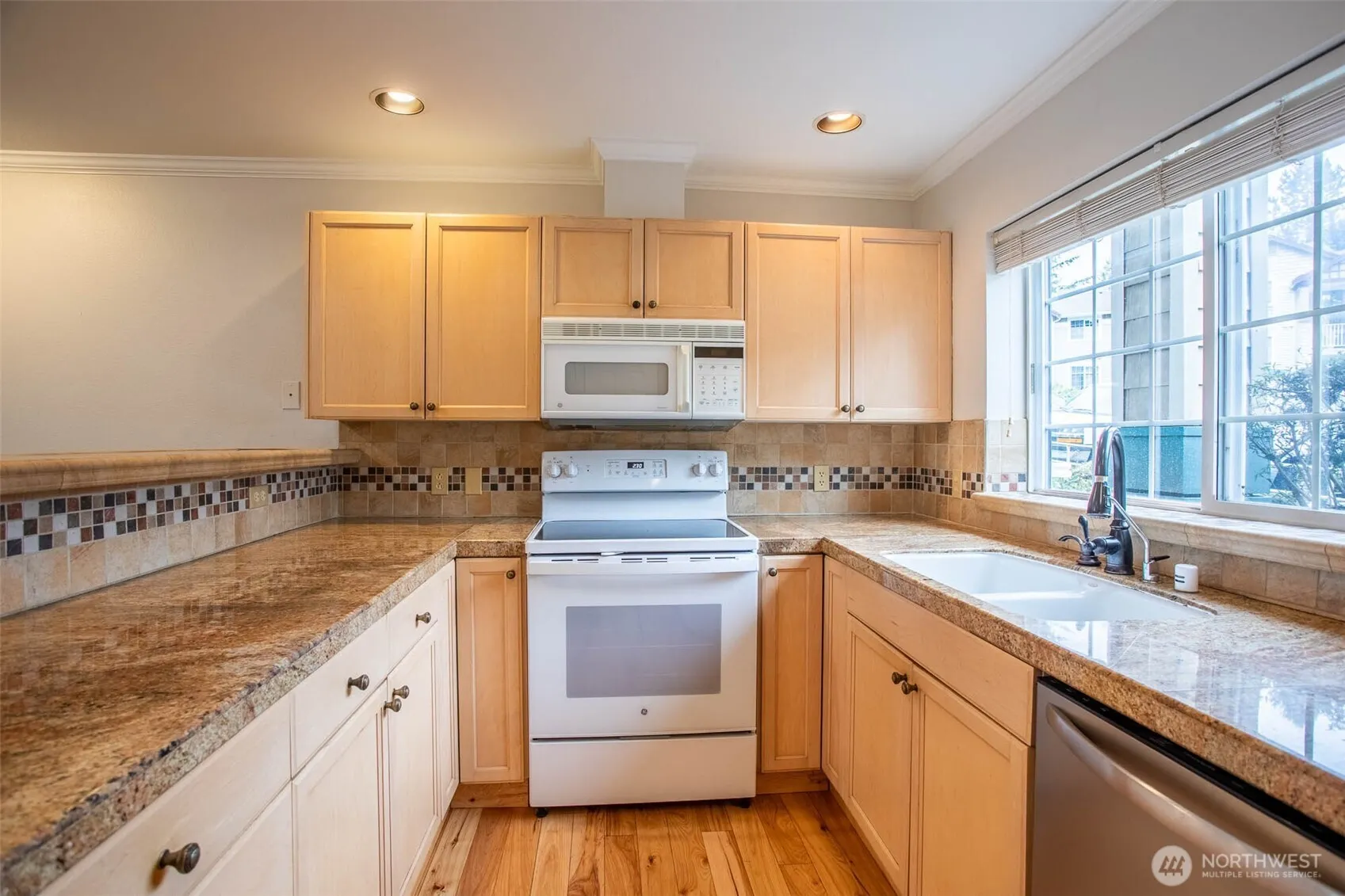 Property photo for 25235 Se Klahanie Boulevard Se #p101, Issaquah photo 3
