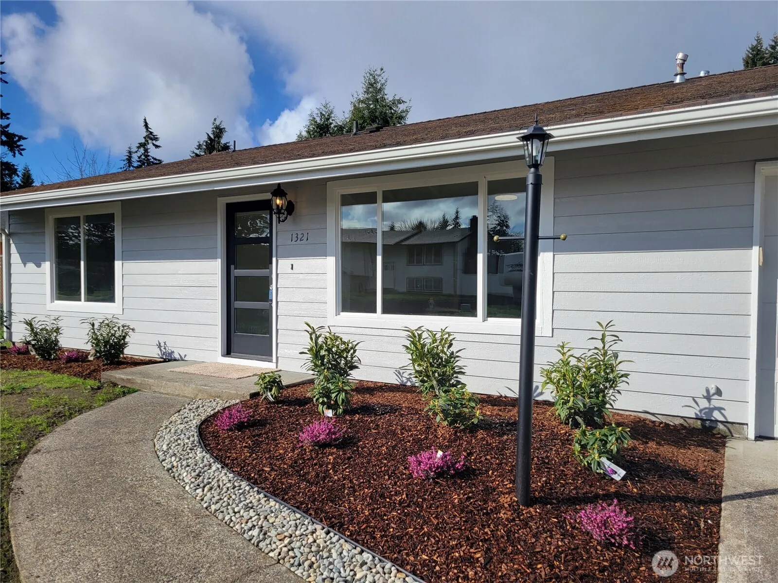 Property photo for 1321 Rhododendron Court Ne, Olympia photo 4