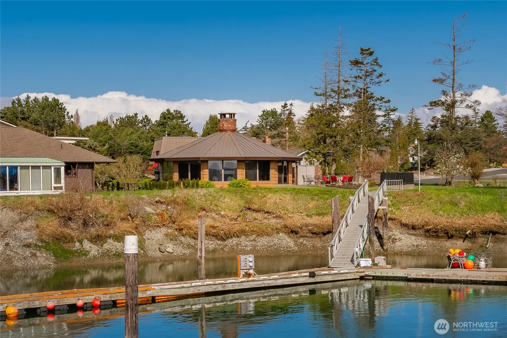 8032 Comox Road, Blaine