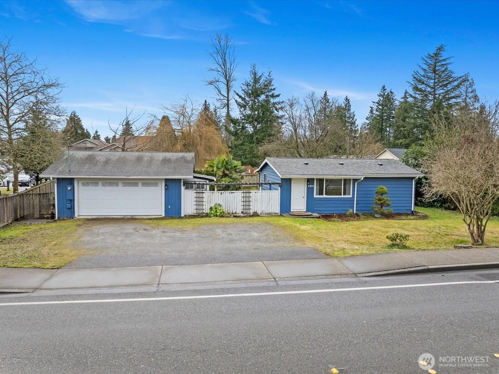 724 Center Road, Everett