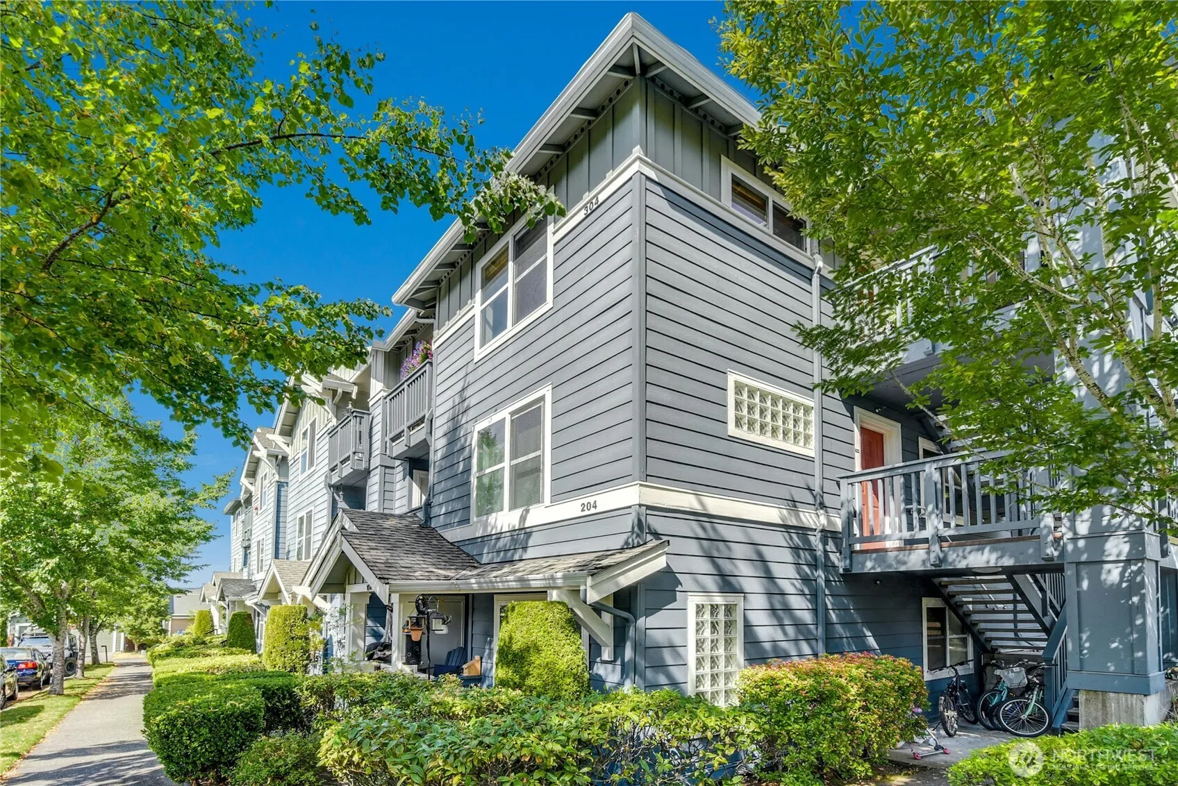 Property photo for 1698 25th Place Ne #304, Issaquah photo 2