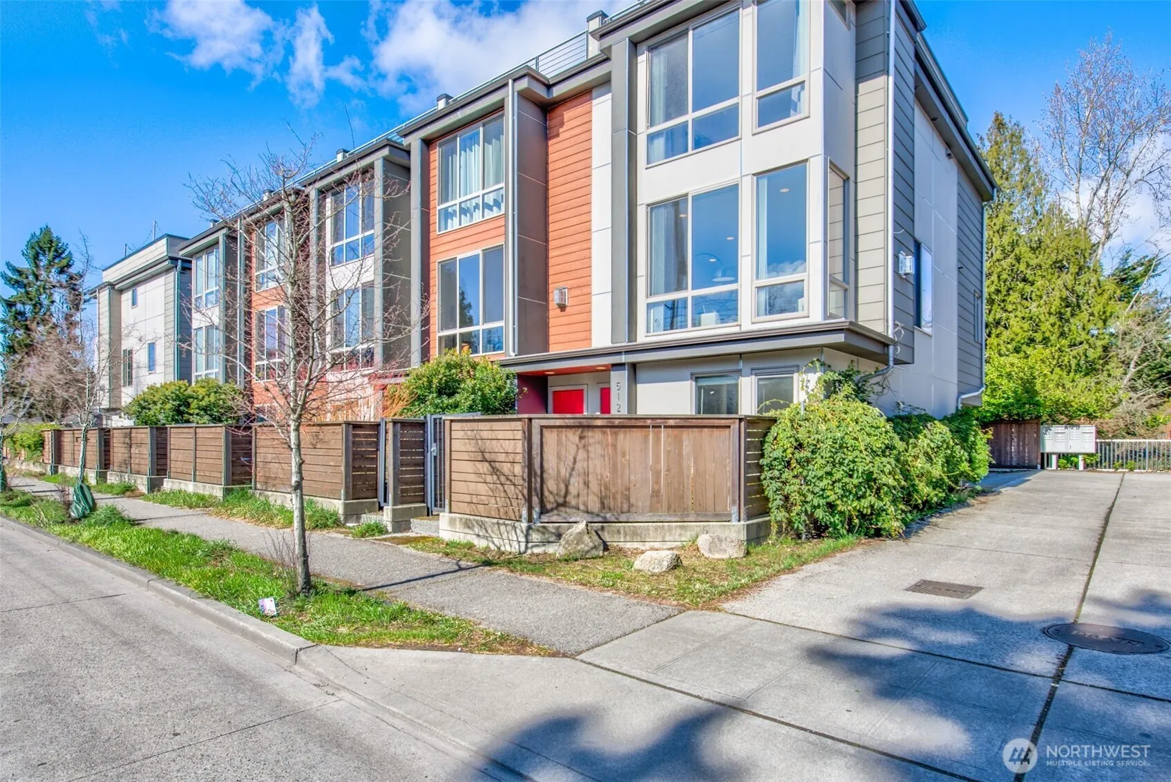 512 N 105th Street, Seattle