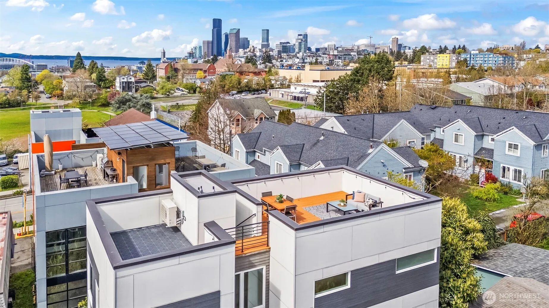 Property photo for 723 24th Avenue S, Seattle photo 2