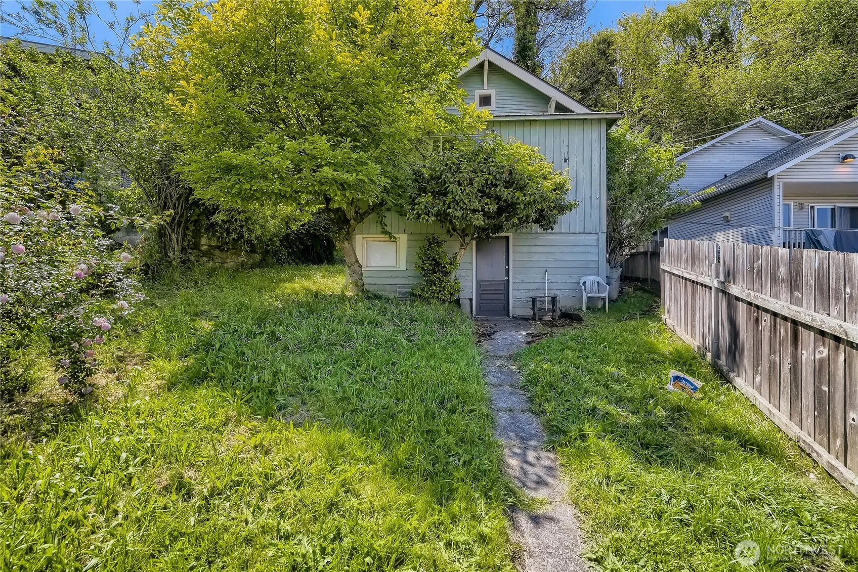 Property photo for 1321 16th Avenue S, Seattle photo 2