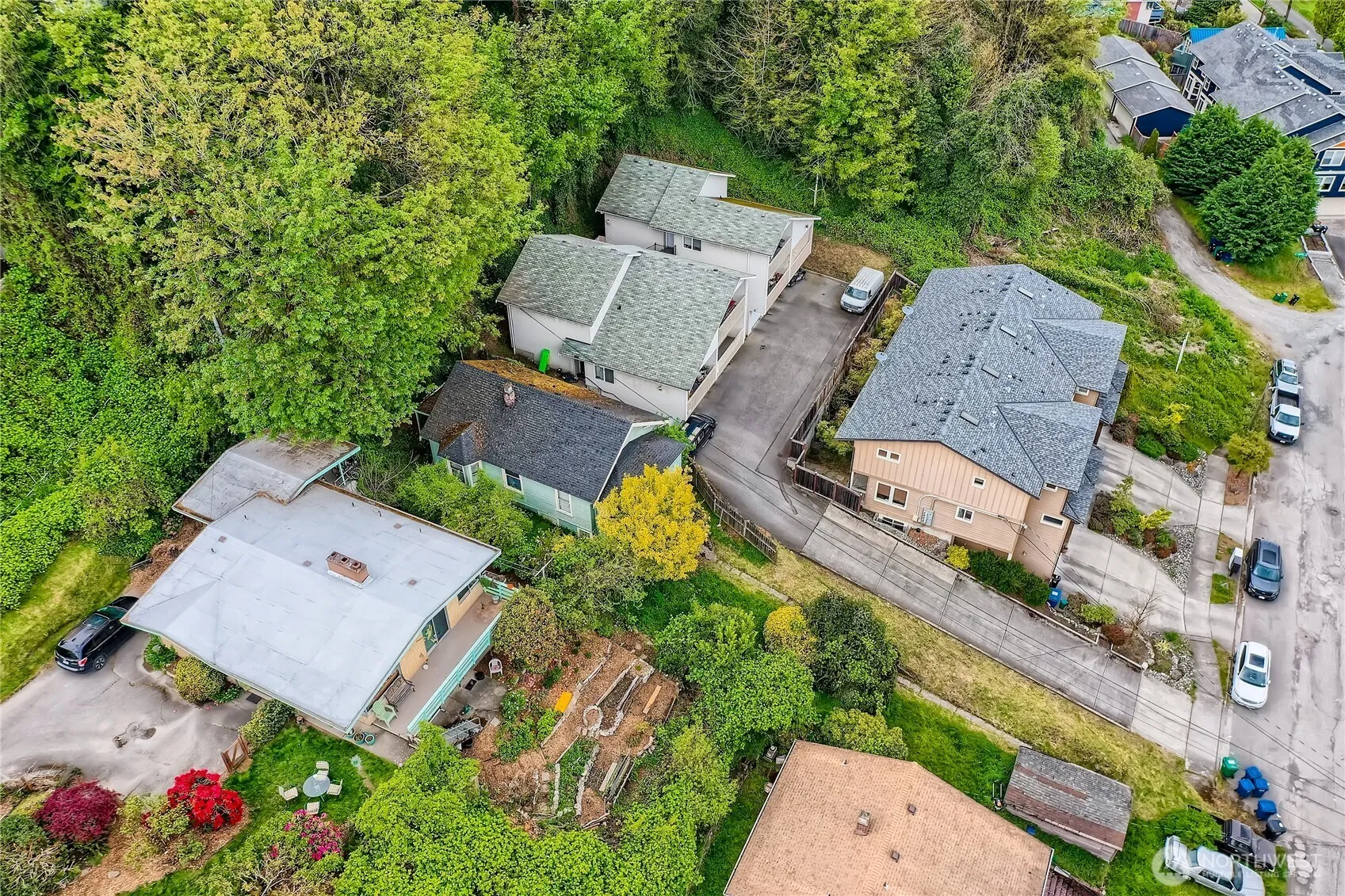 Property photo for 1321 16th Avenue S, Seattle photo 3