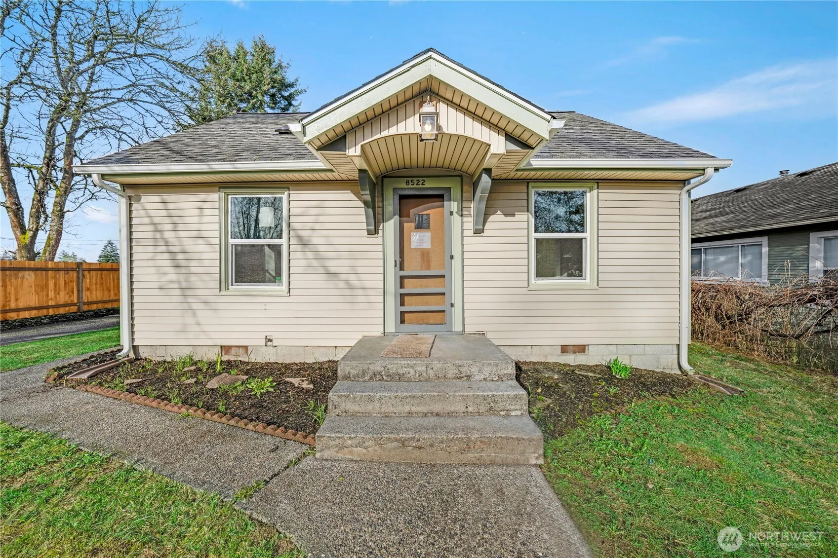 8522 9th Ave Court E, Tacoma