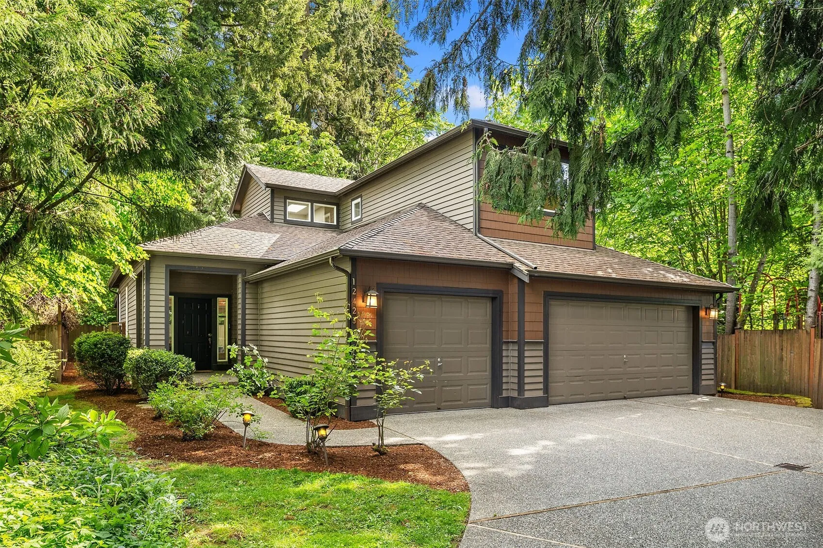 Property photo for 12423 Ne 70th Street, Kirkland