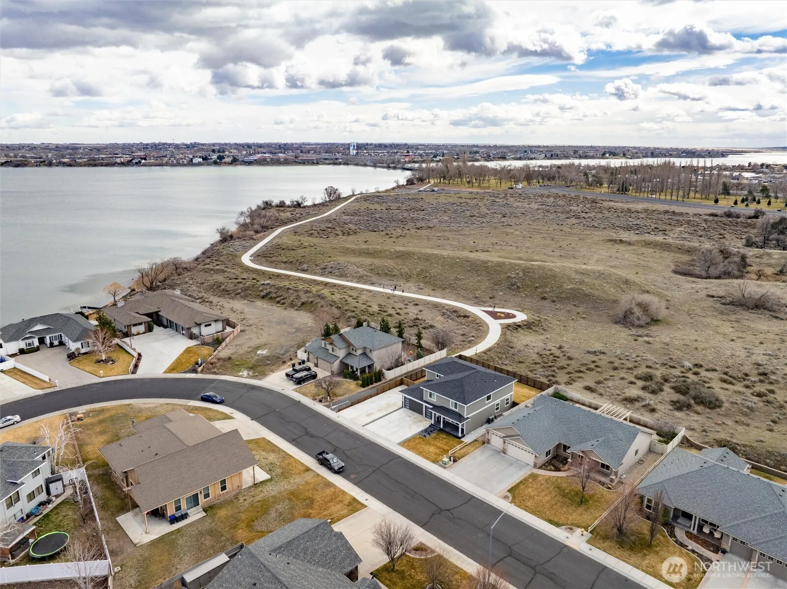 Property photo for 512 N Bluff West Drive, Moses Lake photo 3