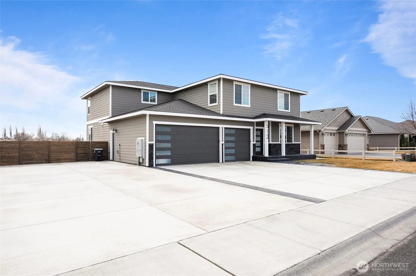 Property photo for 512 N Bluff West Drive, Moses Lake photo 2