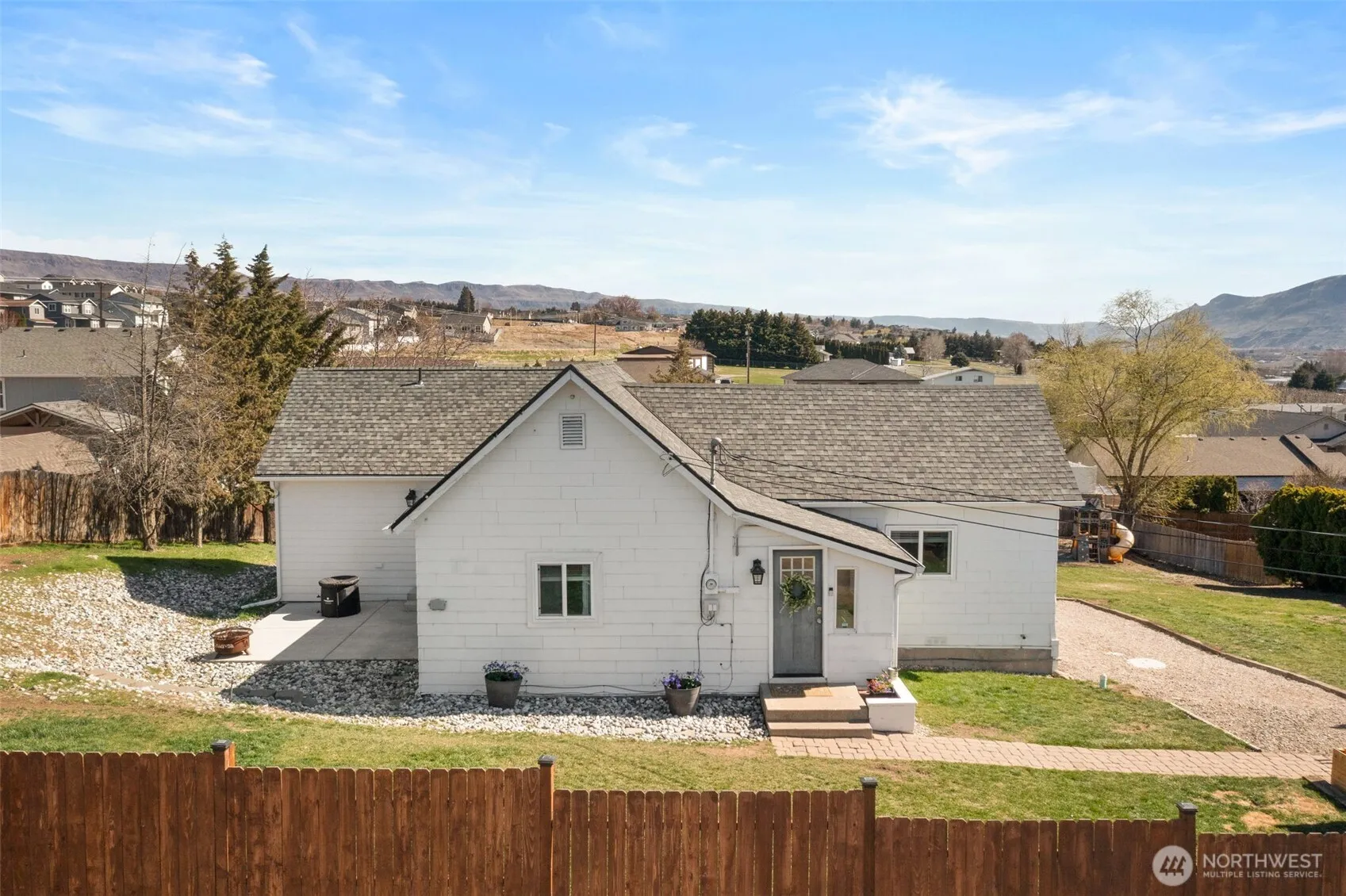 Property photo for 609 S Iowa Avenue, East Wenatchee