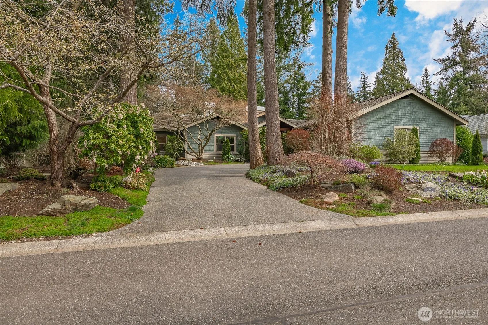 5550 Peregrine Way, Blaine