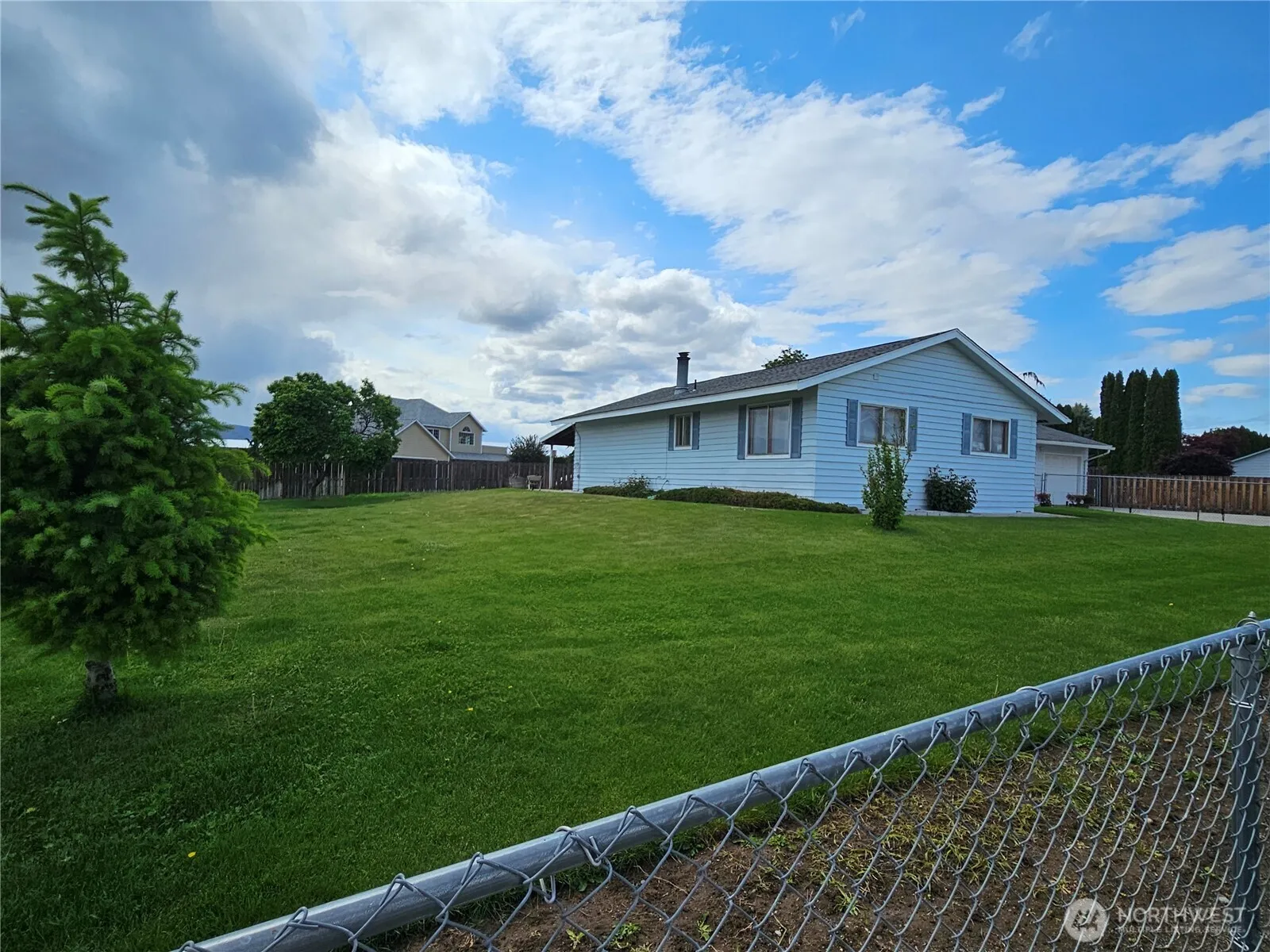 Property photo for 312 N Perry Avenue, East Wenatchee photo 2