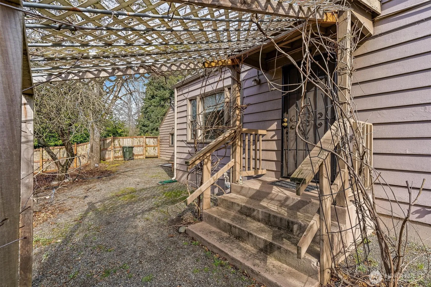 9031 Canyon Drive, Kent