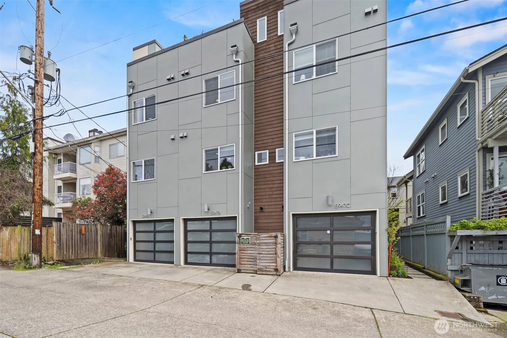 Property photo for 5947 California Avenue Sw #b, Seattle photo 4