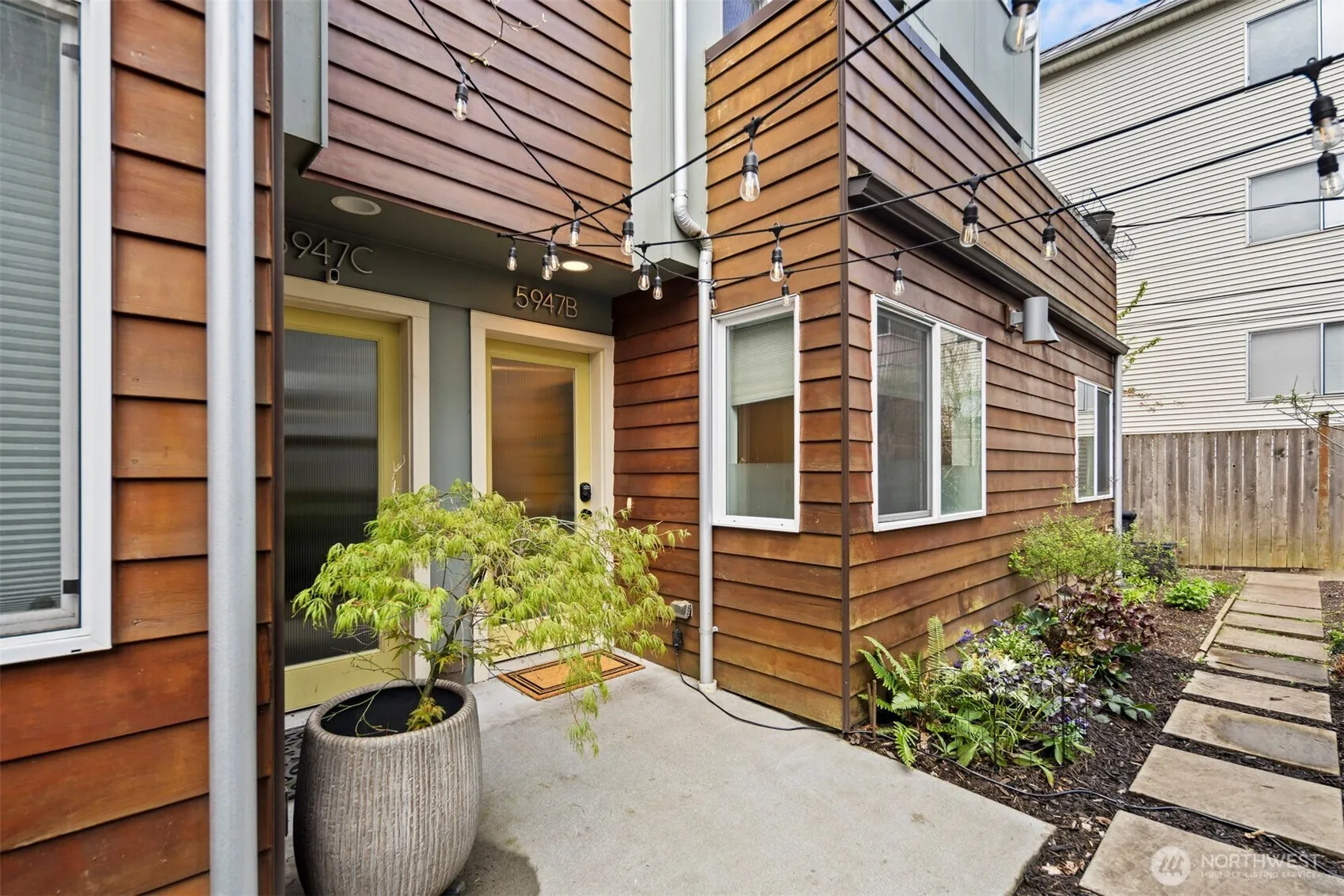 Property photo for 5947 California Avenue Sw #b, Seattle photo 2
