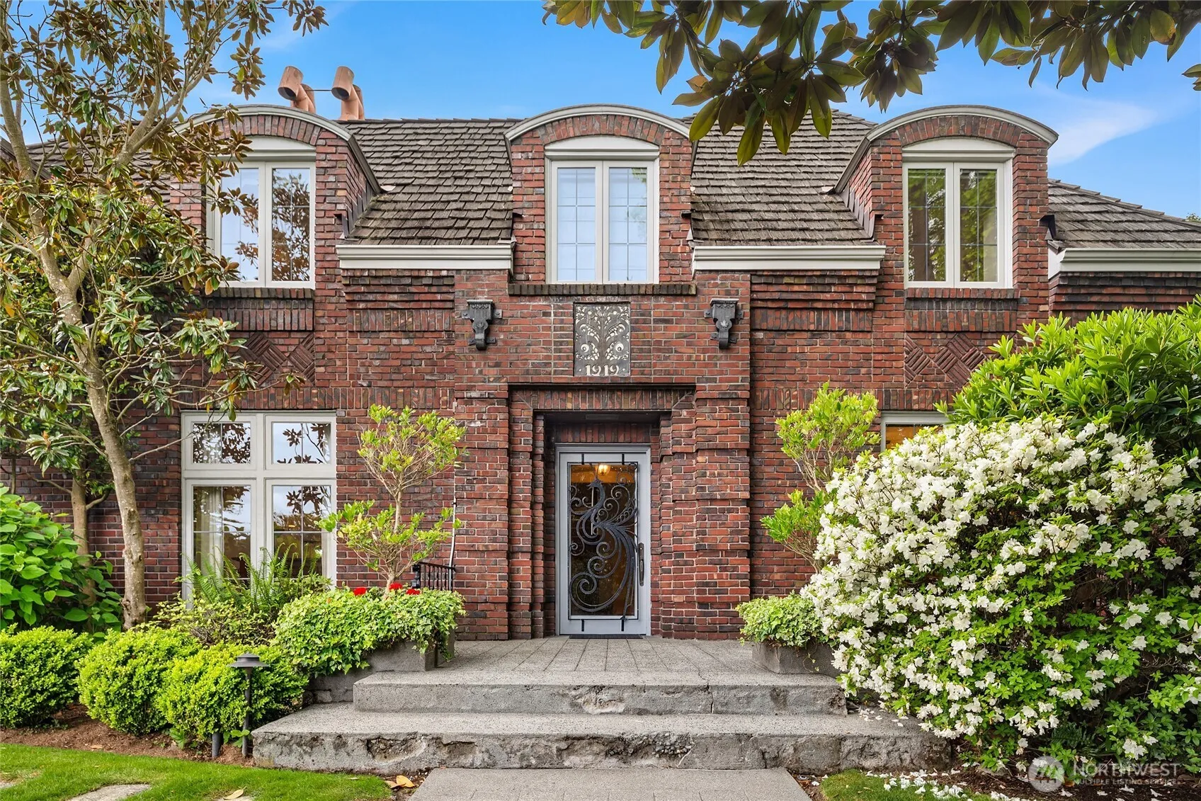 Property photo for 1919 Shenandoah Drive E, Seattle