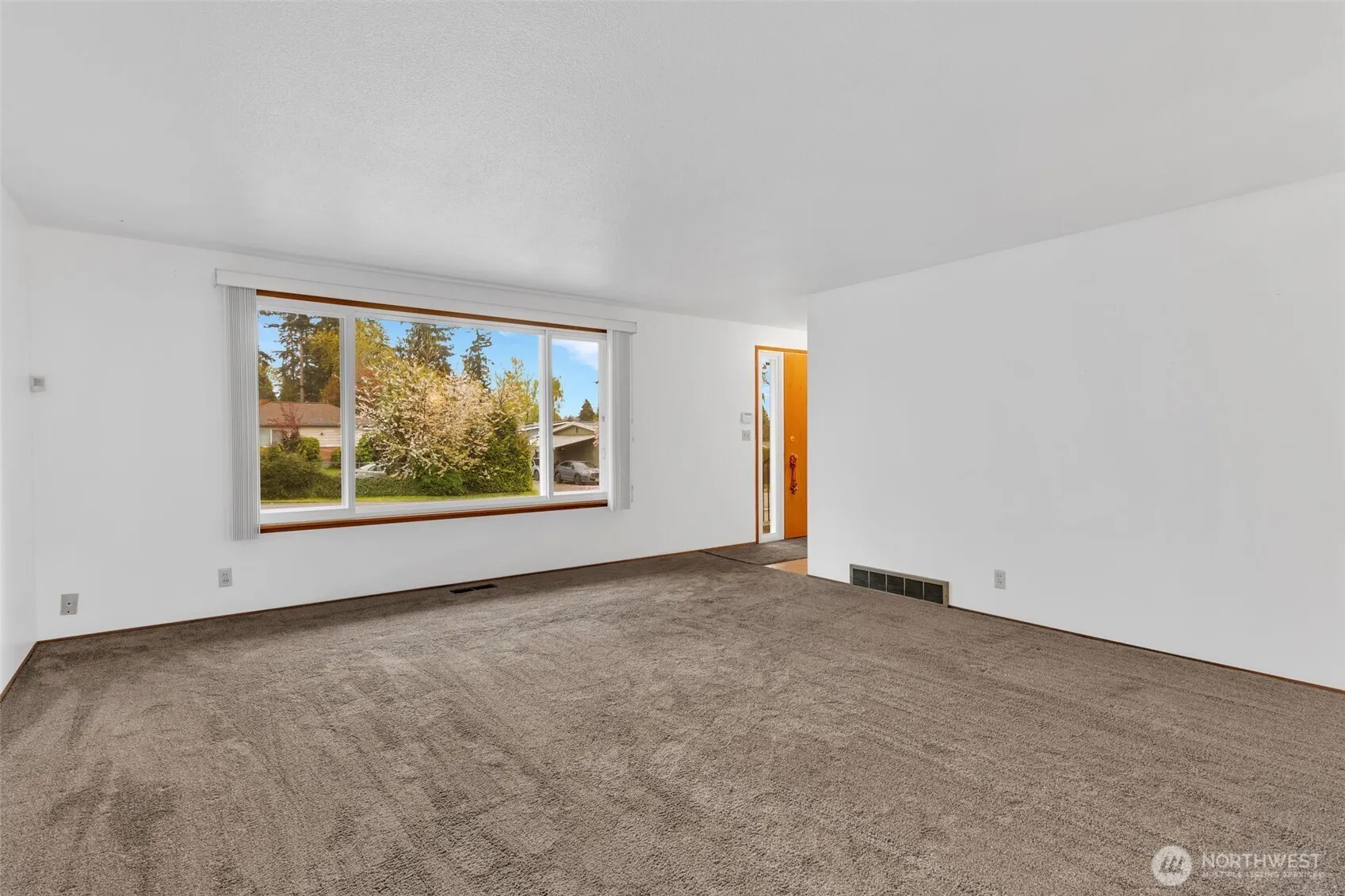 Property photo for 20229 Des Moines Memorial Drive S, Seattle photo 4