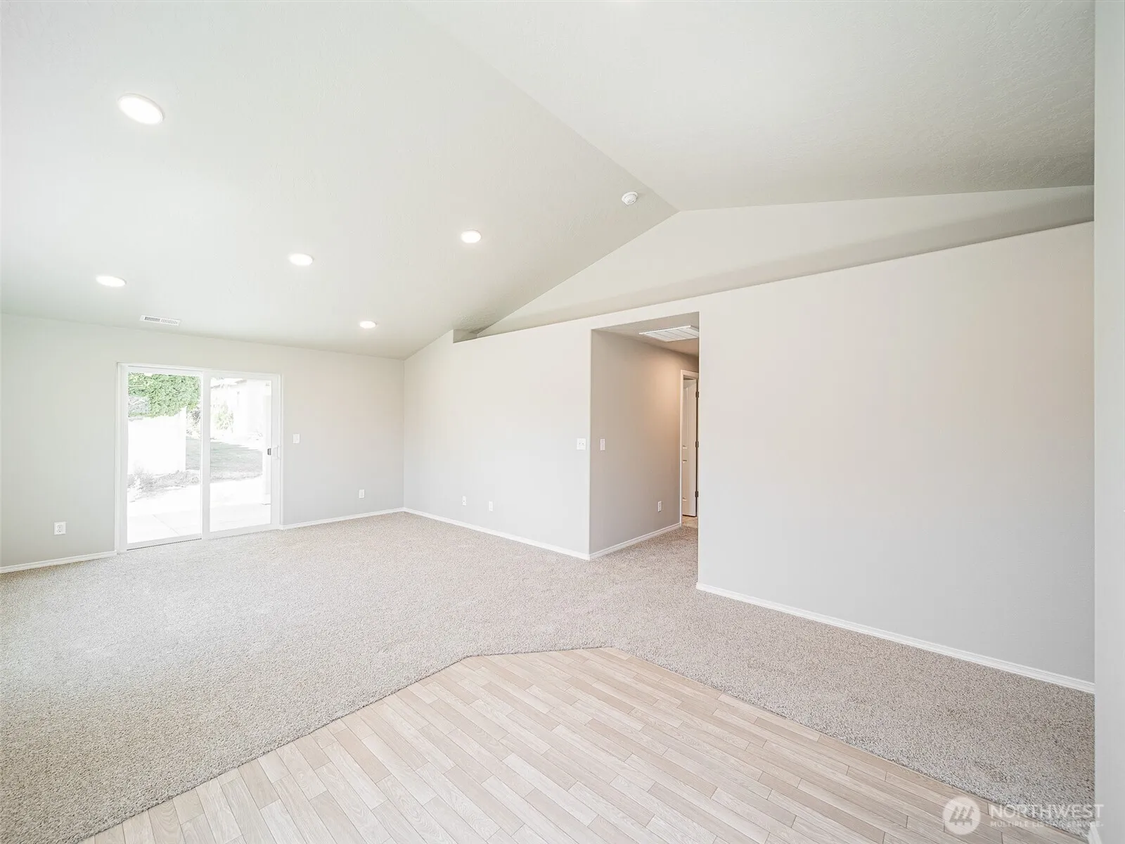 Property photo for 310 Saratoga Way, Moses Lake photo 4