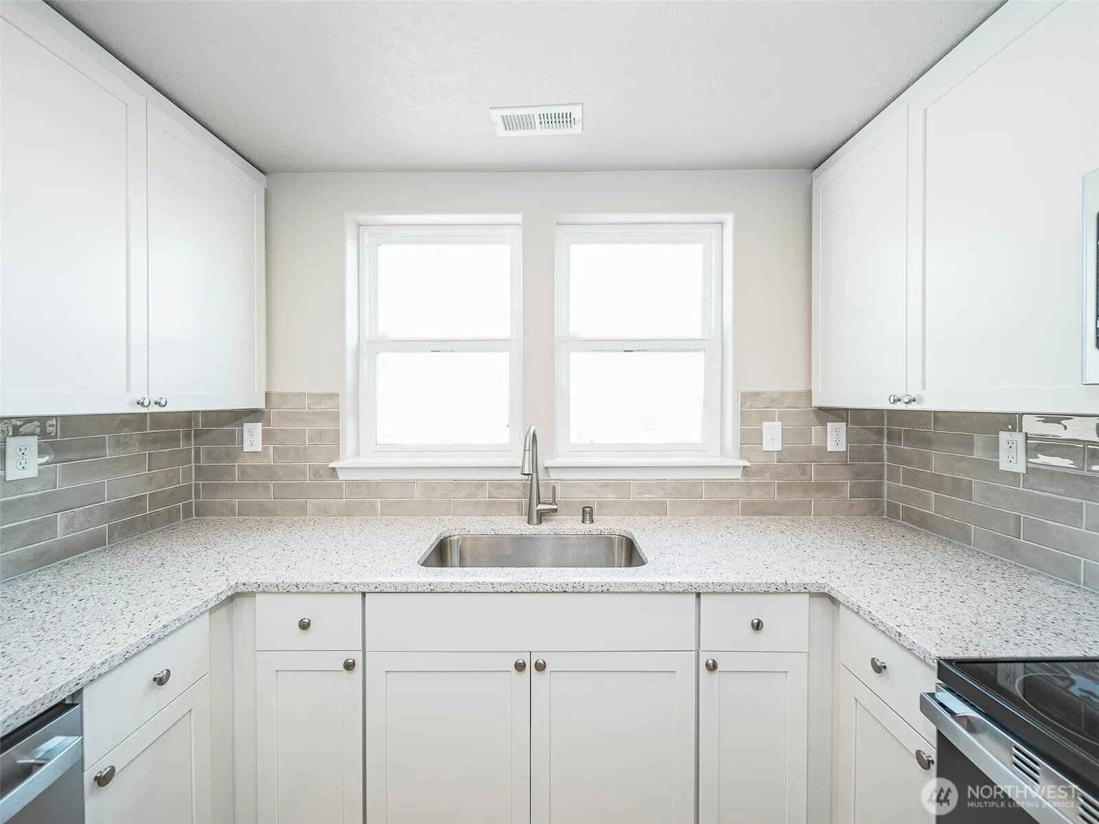 Property photo for 310 Saratoga Way, Moses Lake photo 3