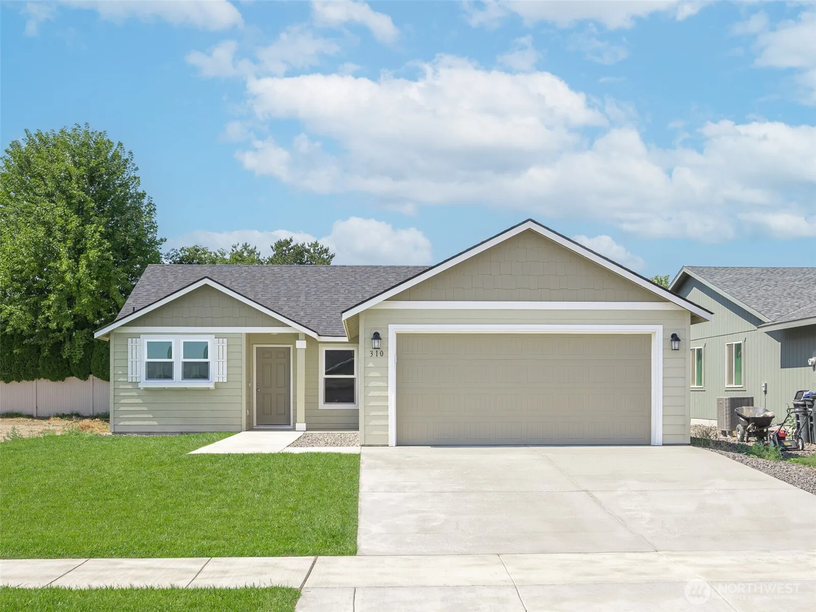 Property photo for 310 Saratoga Way, Moses Lake