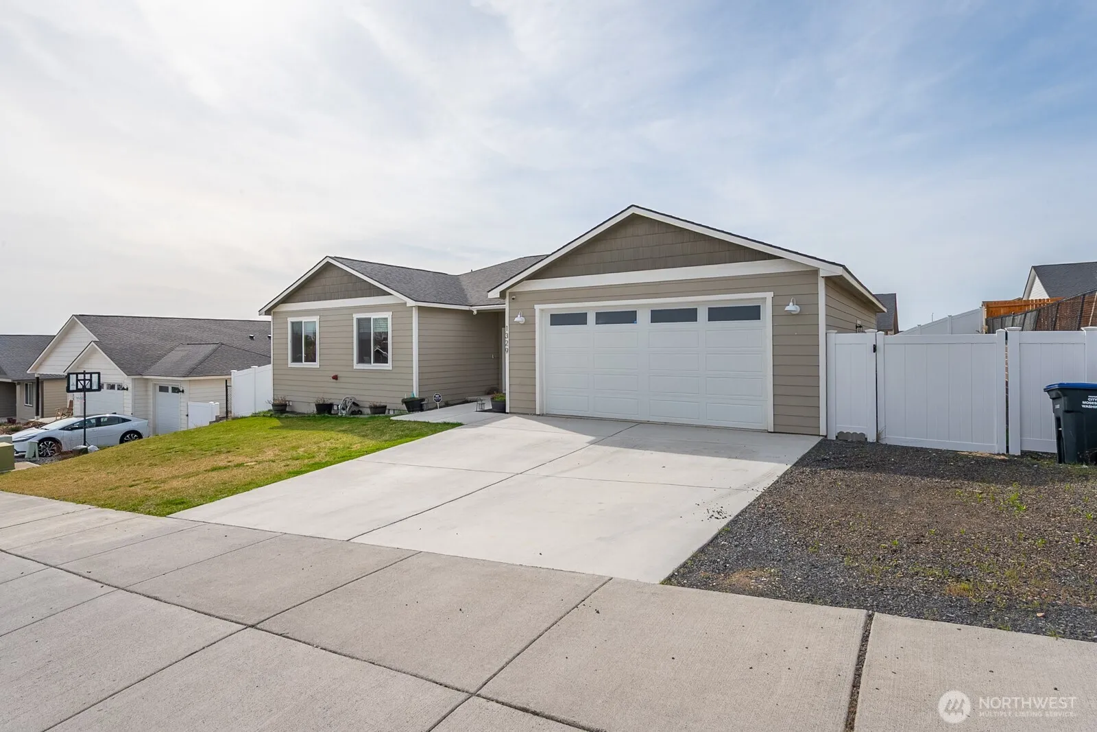 Property photo for 1329 W Bonneville Street, Moses Lake