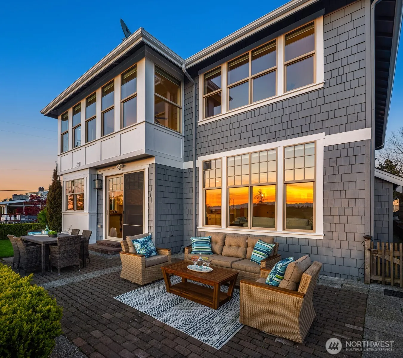 3255 11th Avenue W, Seattle