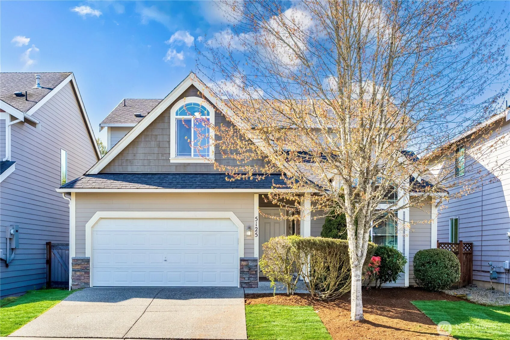 5125 Ne 10th Place, Renton