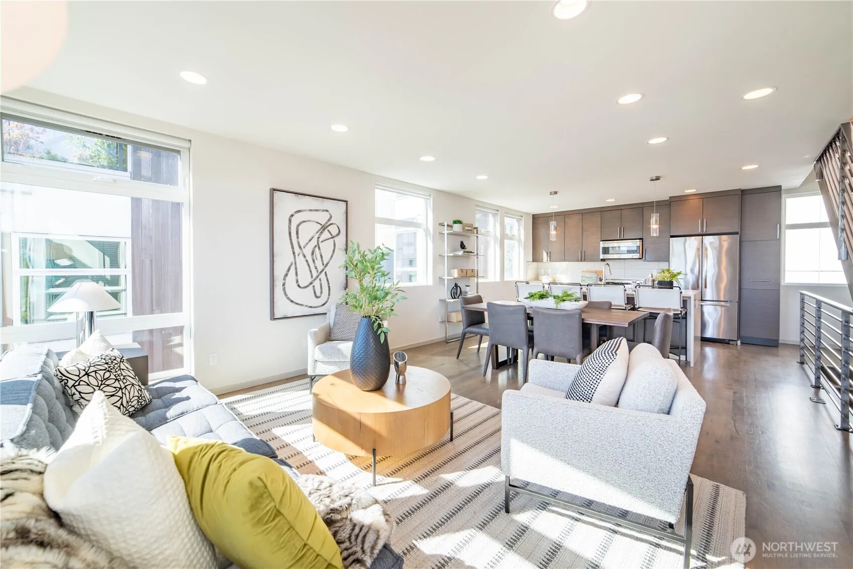 Property photo for 2437 8th Avenue N, Seattle photo 4