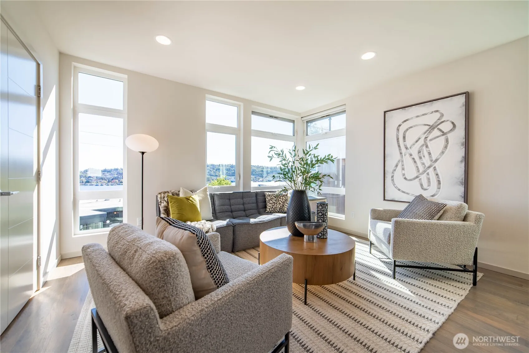 Property photo for 2437 8th Avenue N, Seattle photo 5