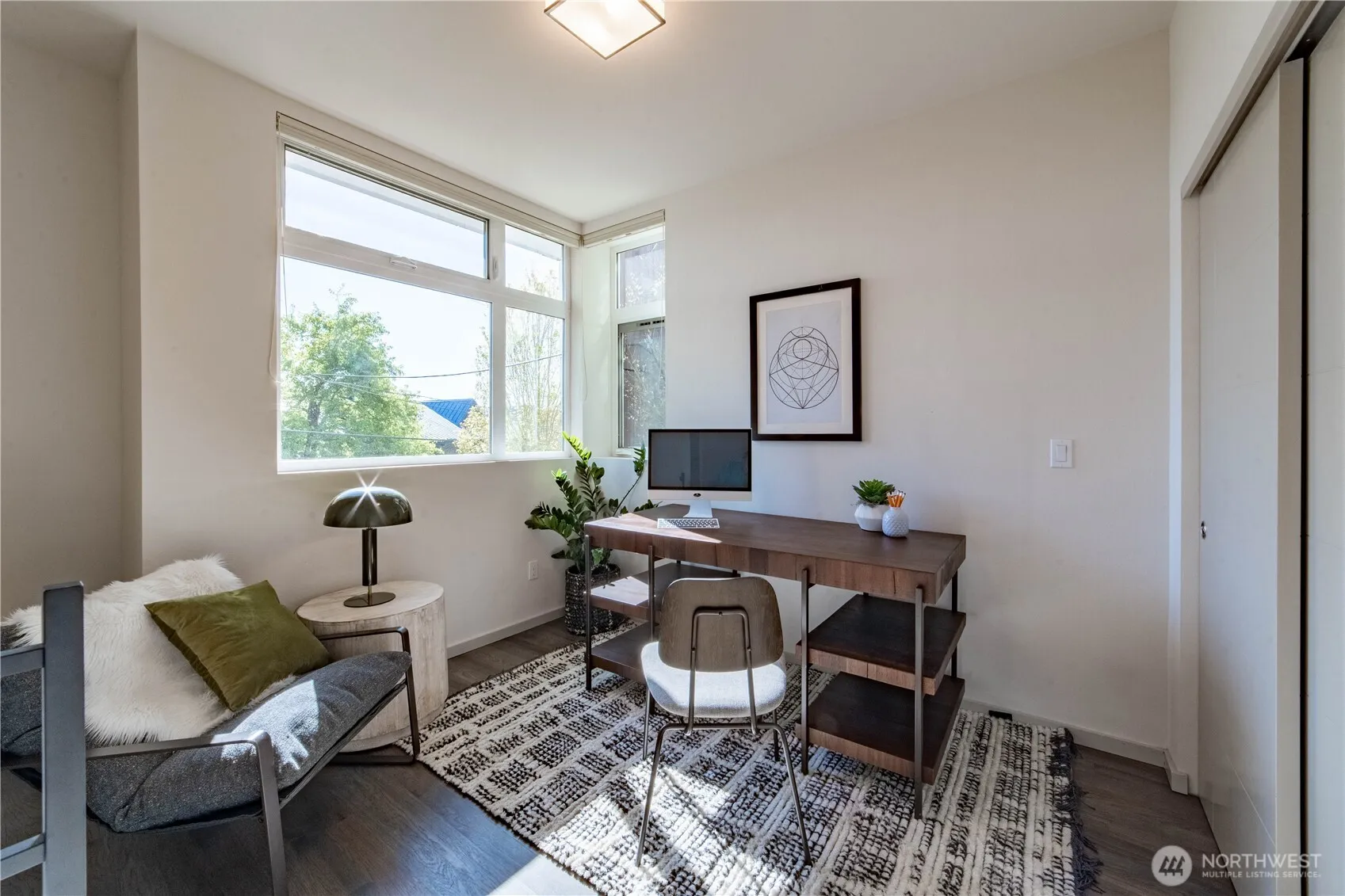Property photo for 2437 8th Avenue N, Seattle photo 3