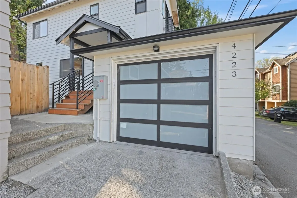 Property photo for 4223 Sw Myrtle Street, Seattle
