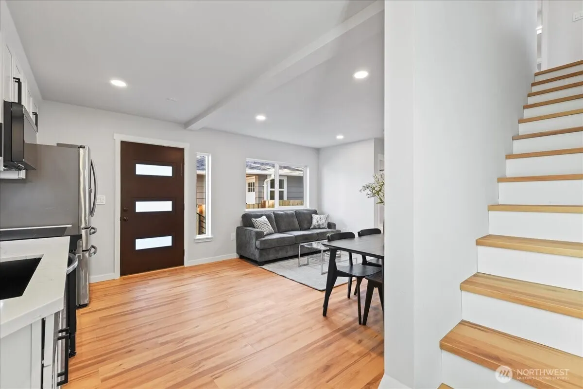 Property photo for 4223 Sw Myrtle Street, Seattle photo 5