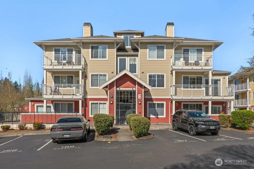 517 225th Lane Ne #e-206, Sammamish