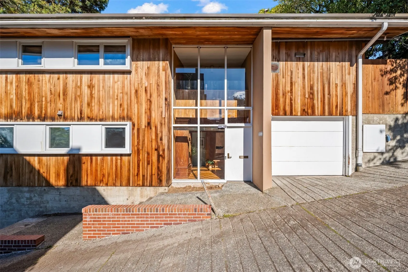 Property photo for 1353 E Boston Street, Seattle photo 2