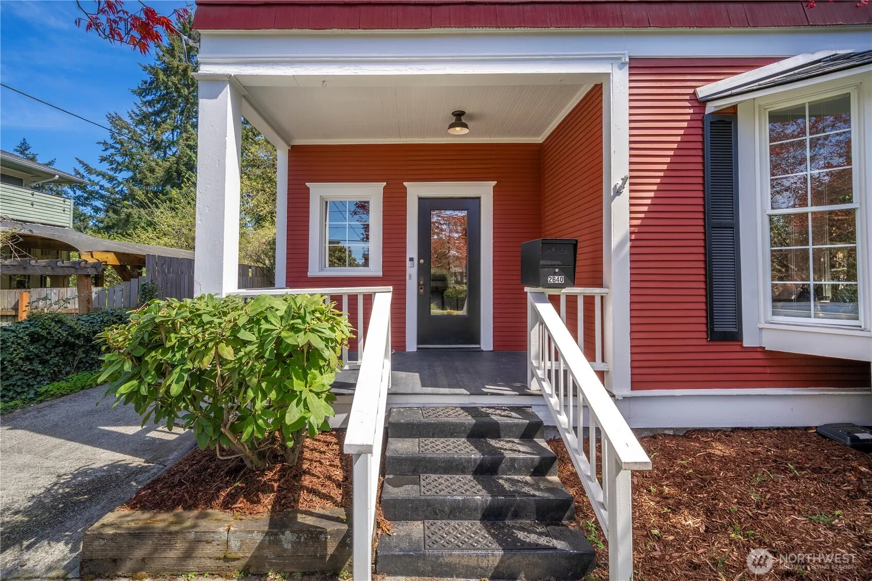 Property photo for 2640 Walnut Avenue Sw, Seattle photo 4