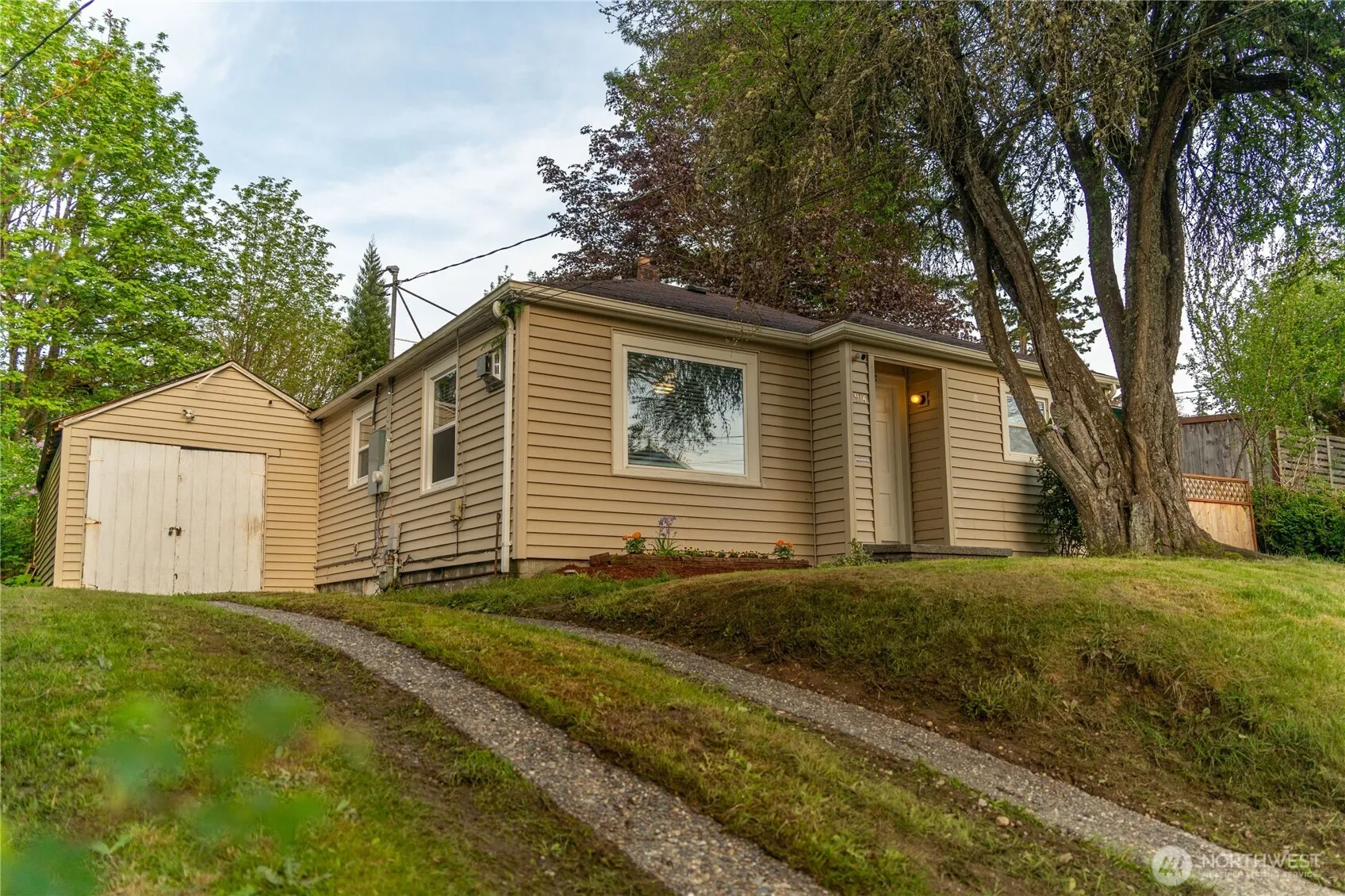 Property photo for 914 Puget Street Ne, Olympia photo 3