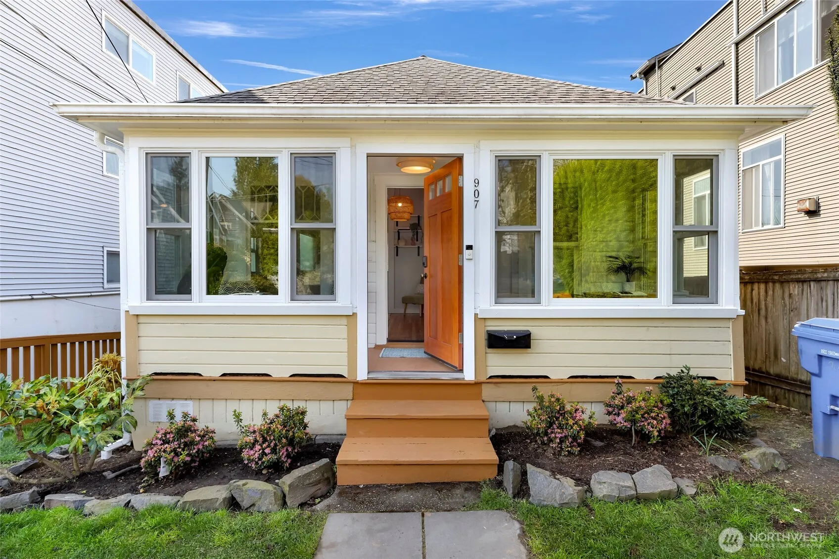 907 N 74th Street, Seattle