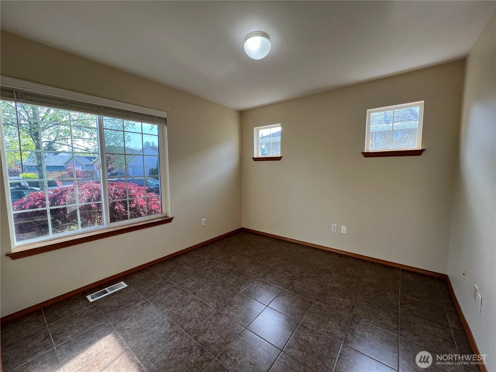 Property photo for 2285 Mcdonald Avenue, Dupont photo 5