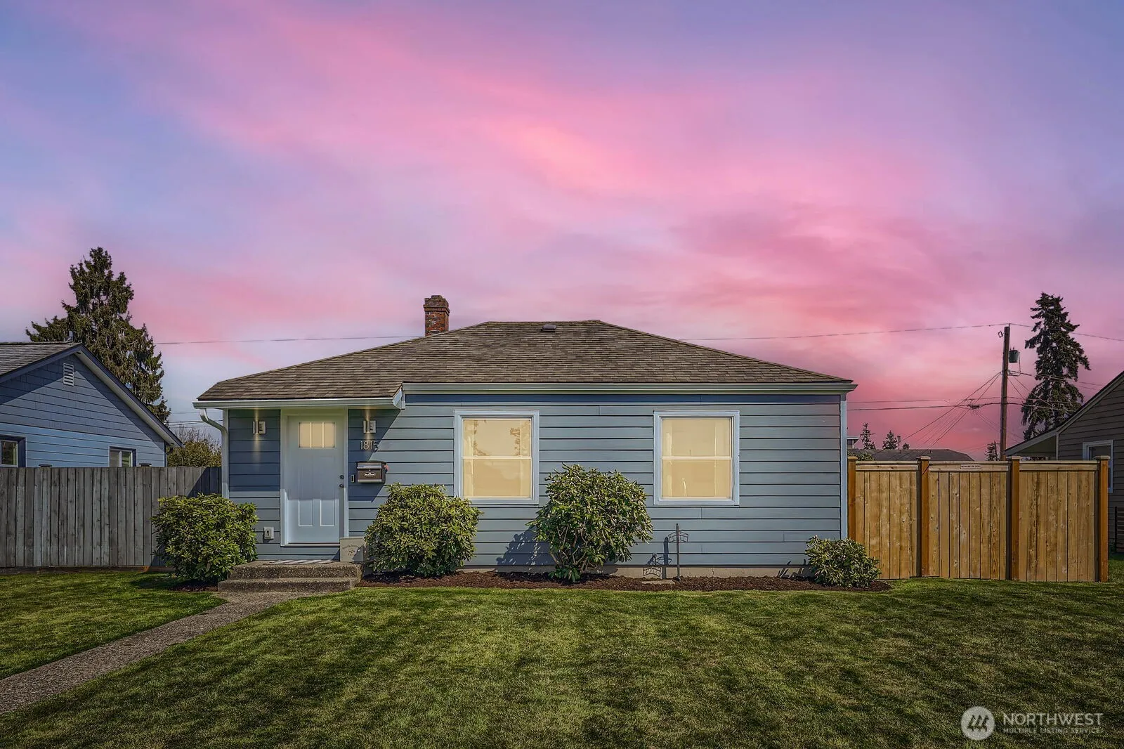 1815 Pine St, Everett
