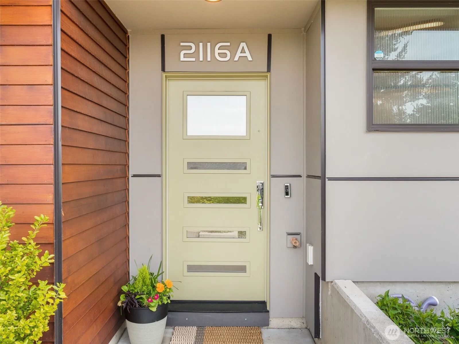 Property photo for 2116 9th Avenue W #a, Seattle photo 3