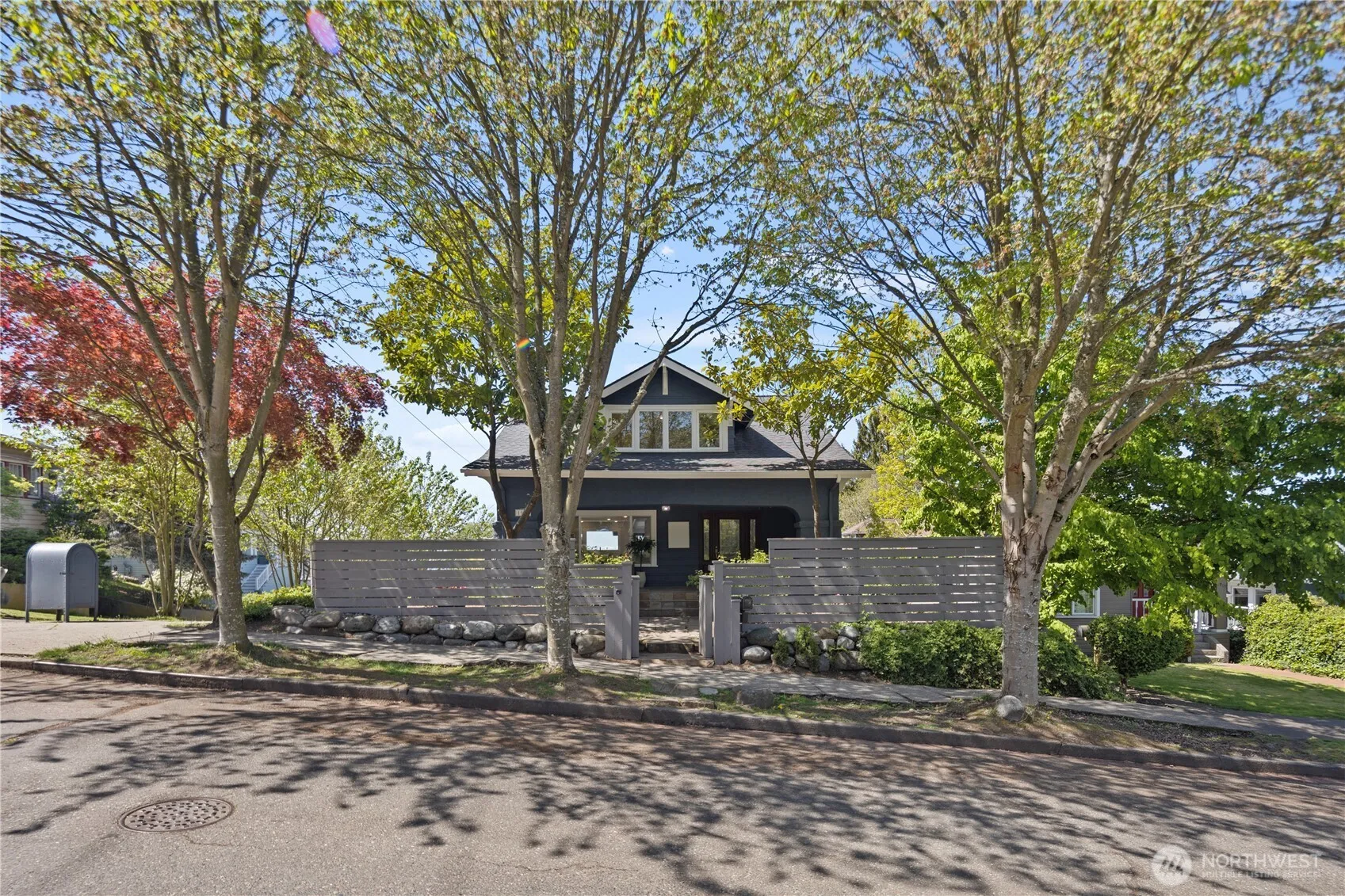 Property photo for 1901 8th Avenue W, Seattle photo 2
